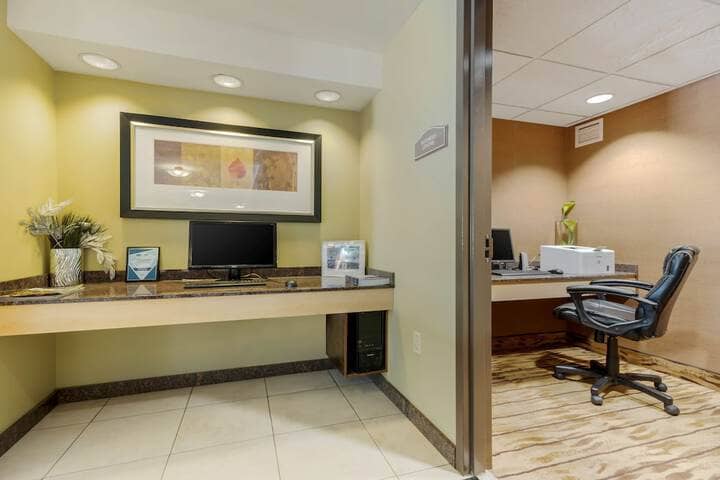 Business Center 60 of 62